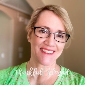 Meet your Posher, Debbi